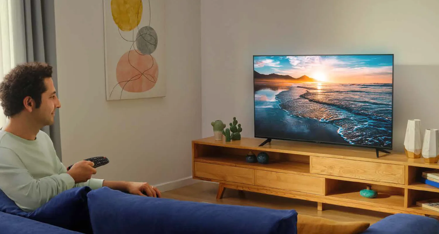 Profilo televizyon izleyen bir insan